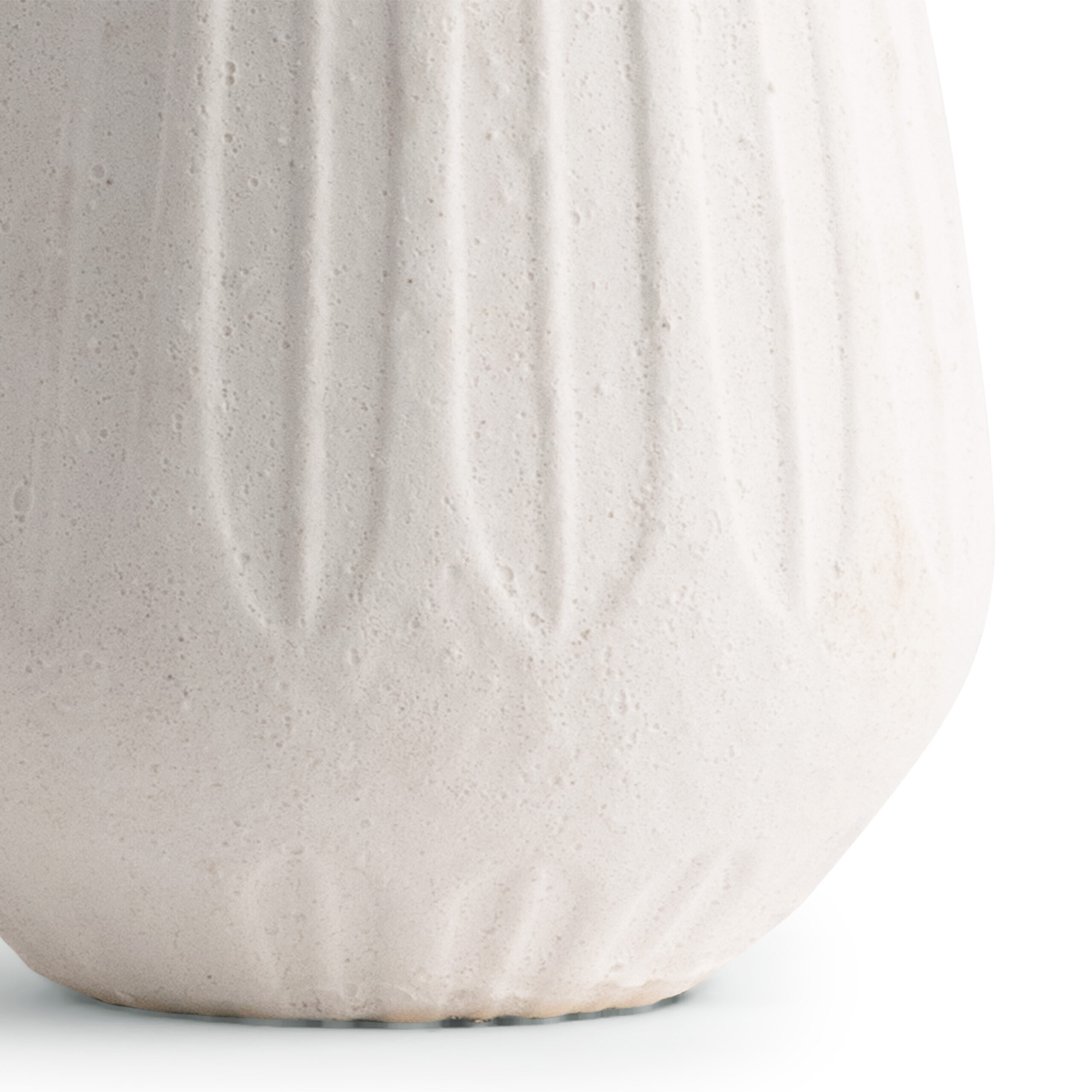 betty-white-ceramic-table-lamp-closeup-4676