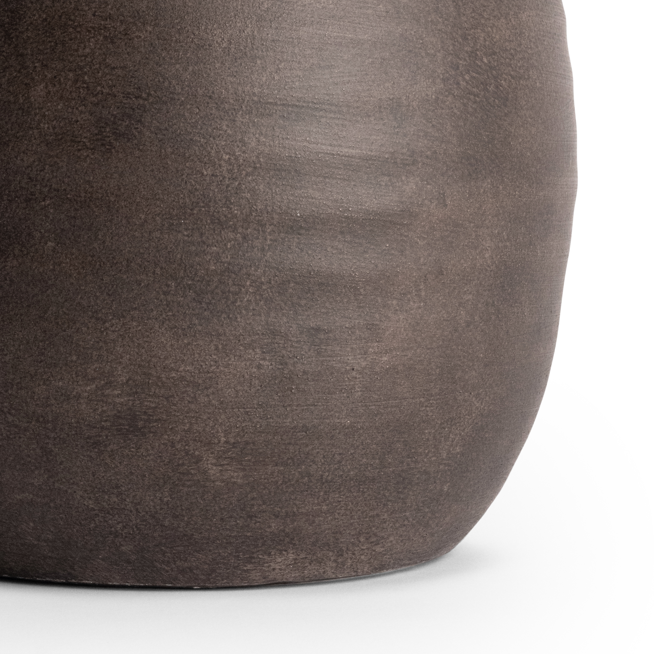 cynthia-brown-ceramic-vase-closeup-7103