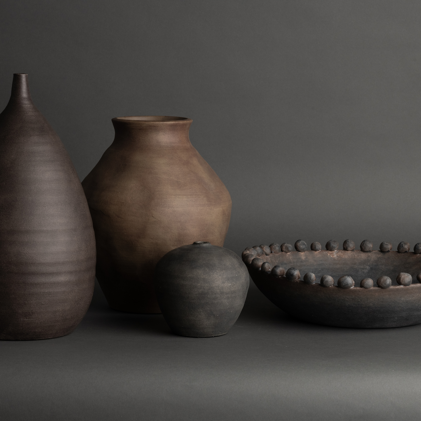 cynthia-brown-ceramic-vase-group-02-7103