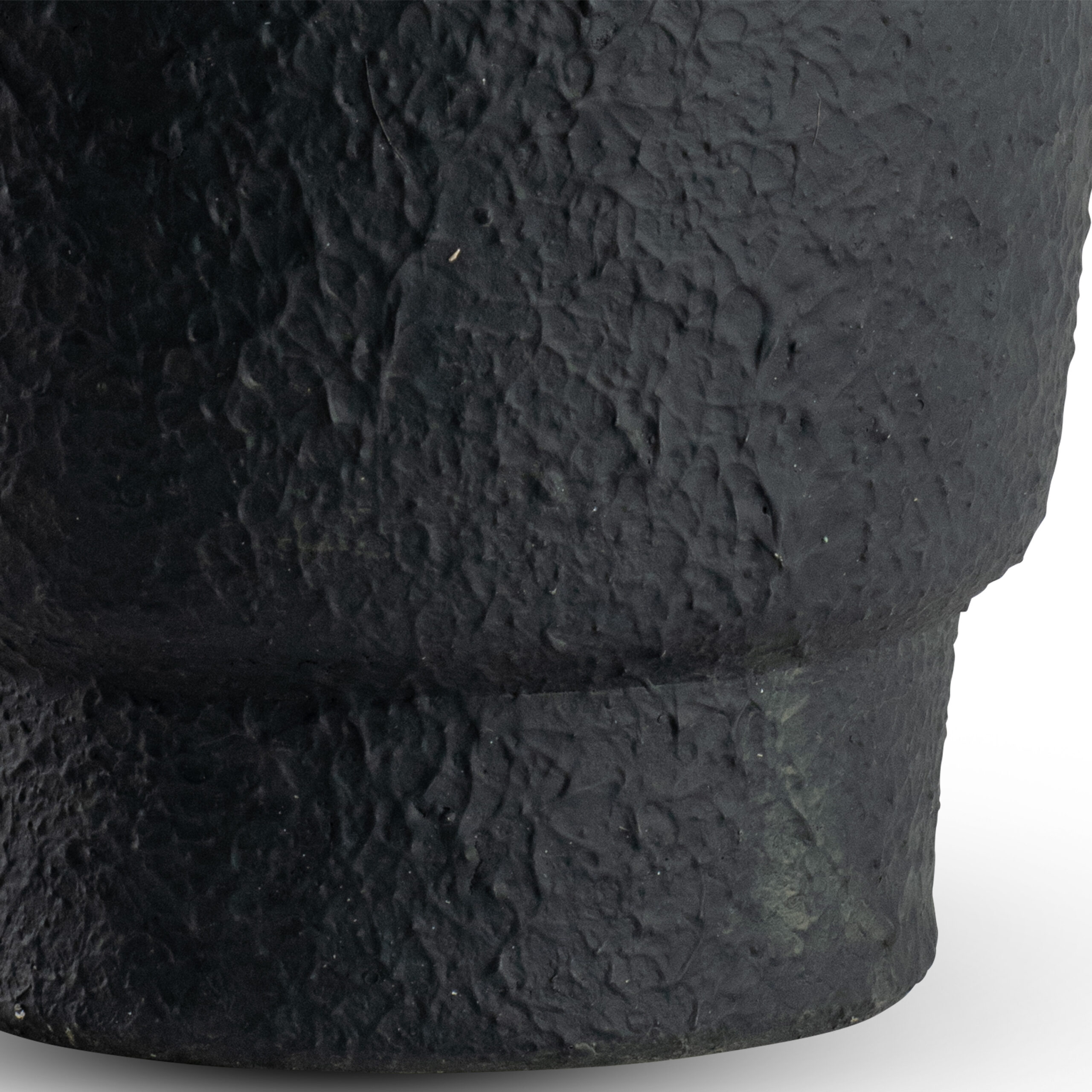 desmond-black-ceramic-table-lamp-closeup-4542