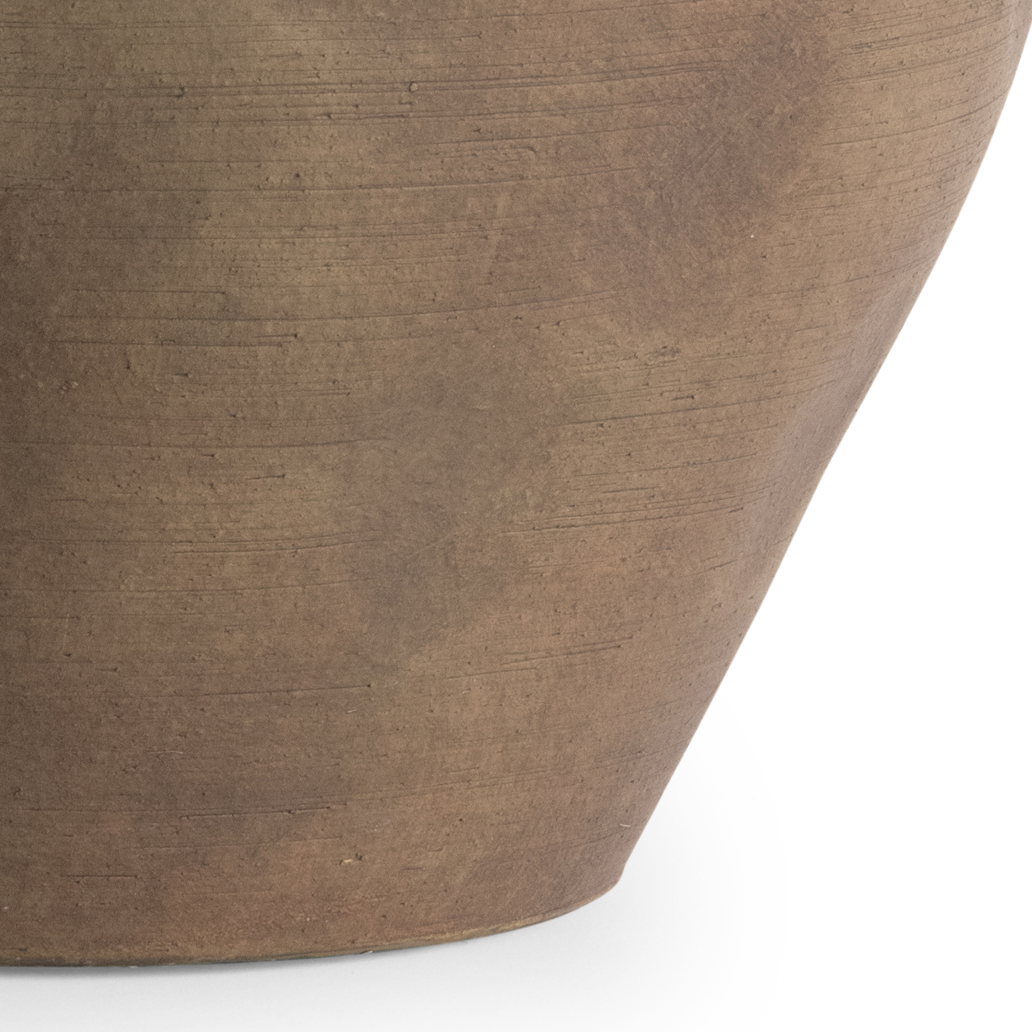 donna-brown-ceramic-vase-closeup-7104