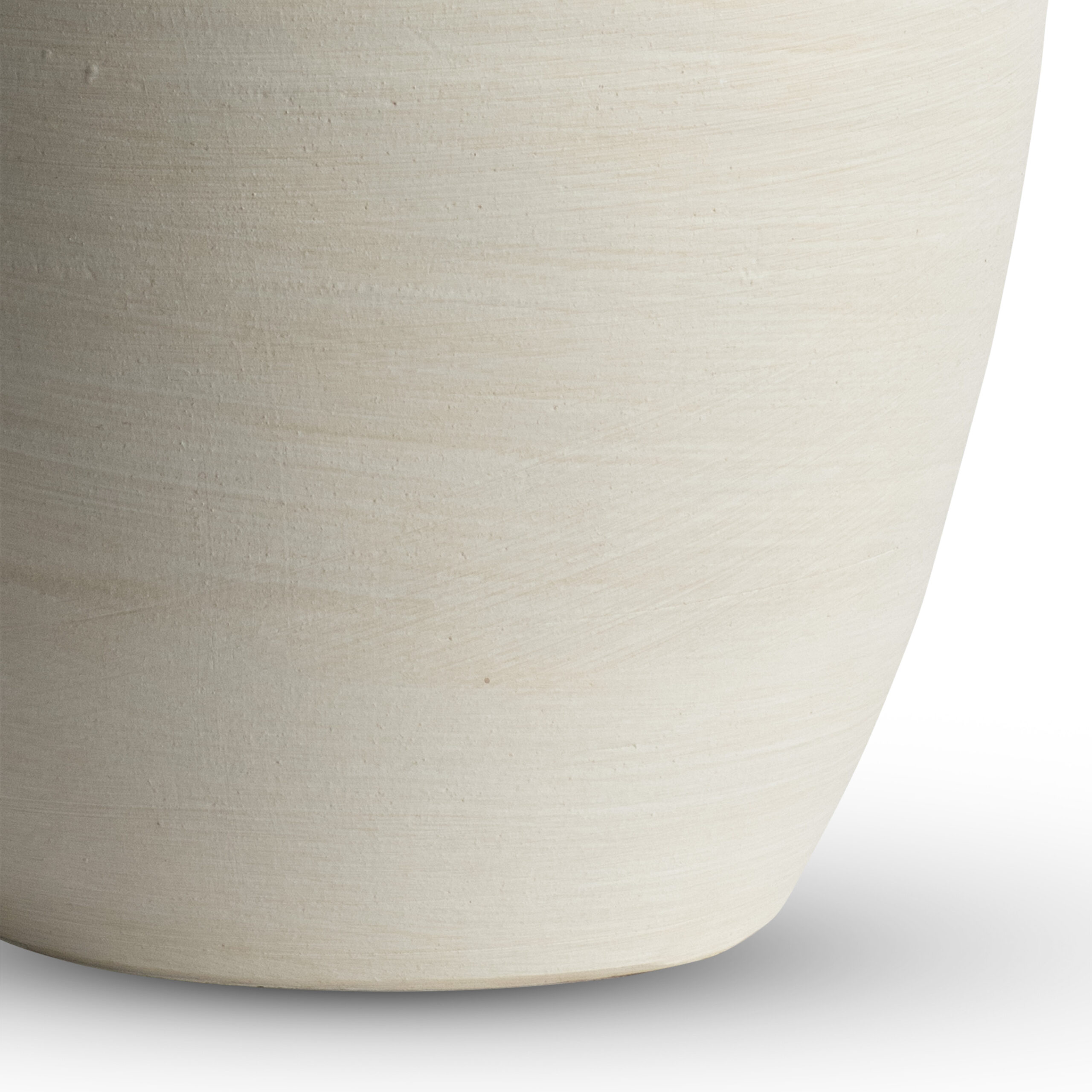 dundalk-cream-ceramic-table-lamp-closeup-4583