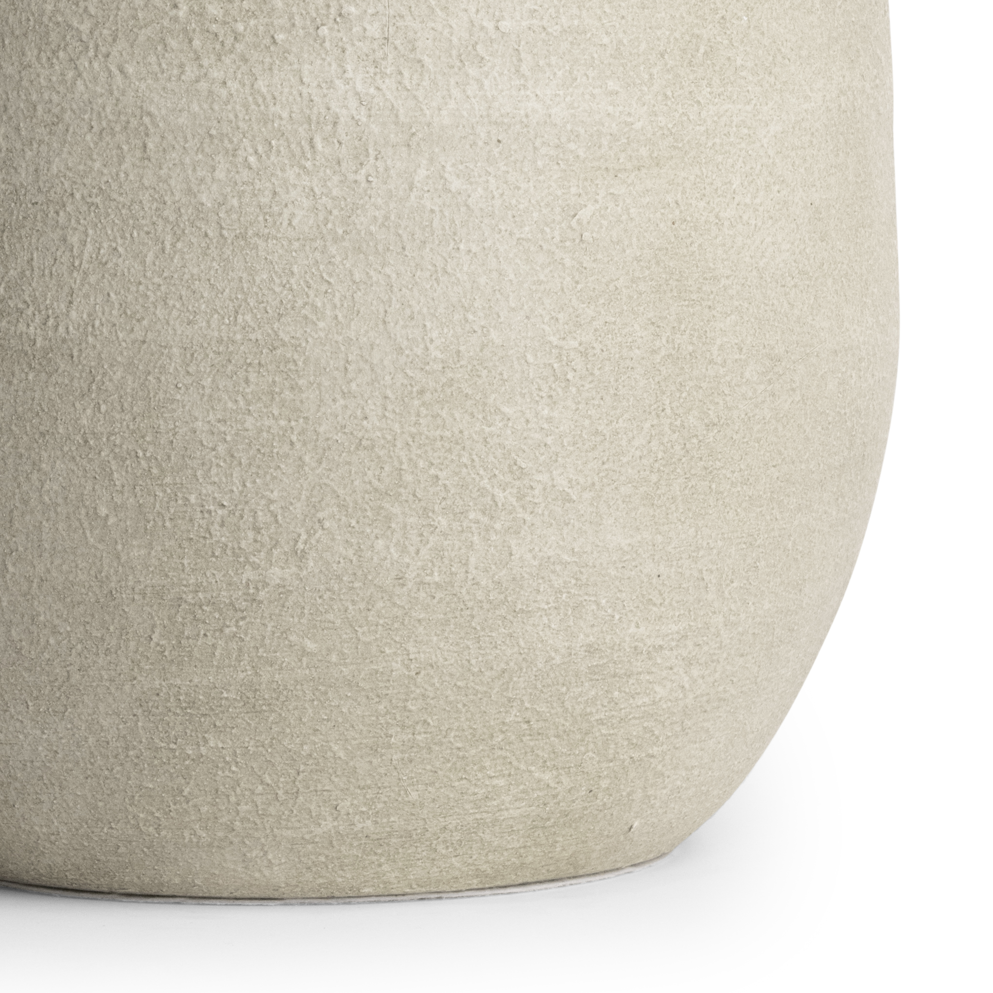 farah-white-ceramic-vase-closeup-7106