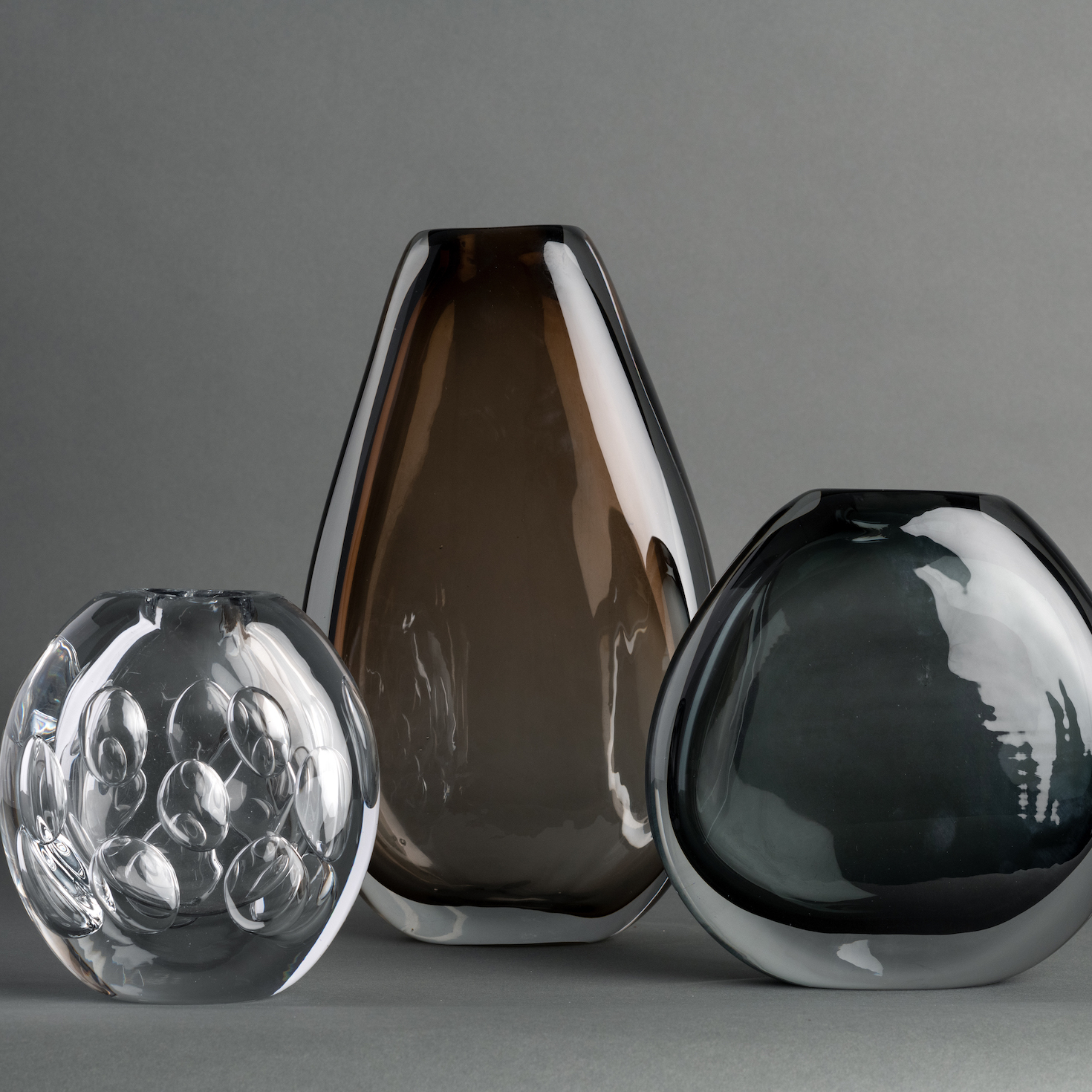 nellie-grey-glass-vase-group-02-7120