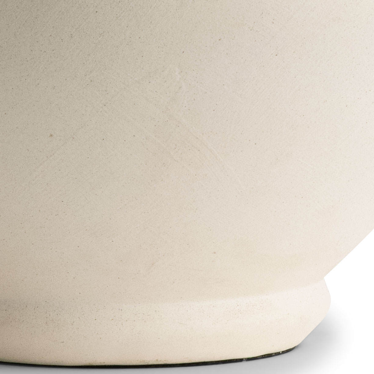 sandra-white-ceramic-table-lamp-closeup-4661