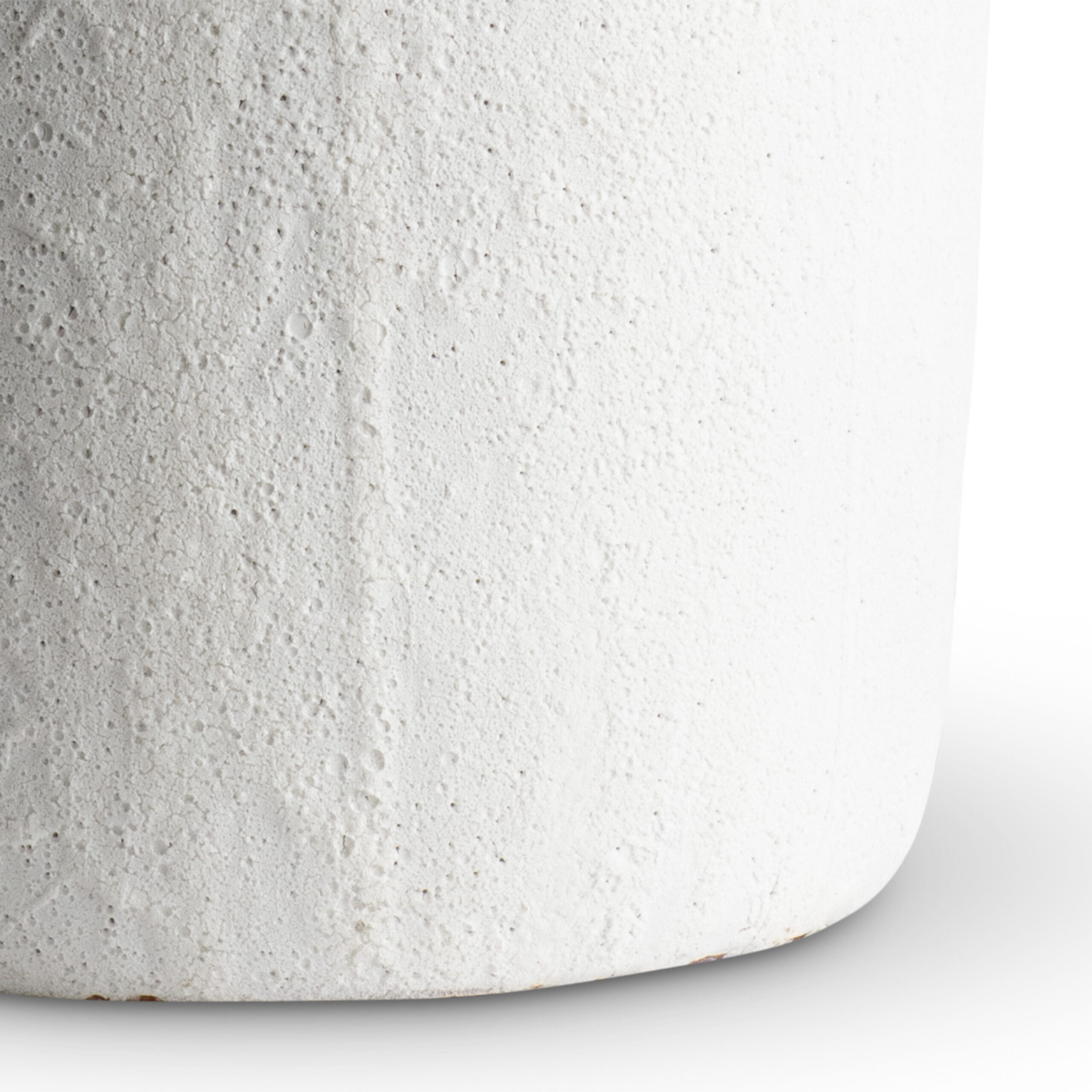 sarah-white-ceramic-table-lamp-closeup-4504