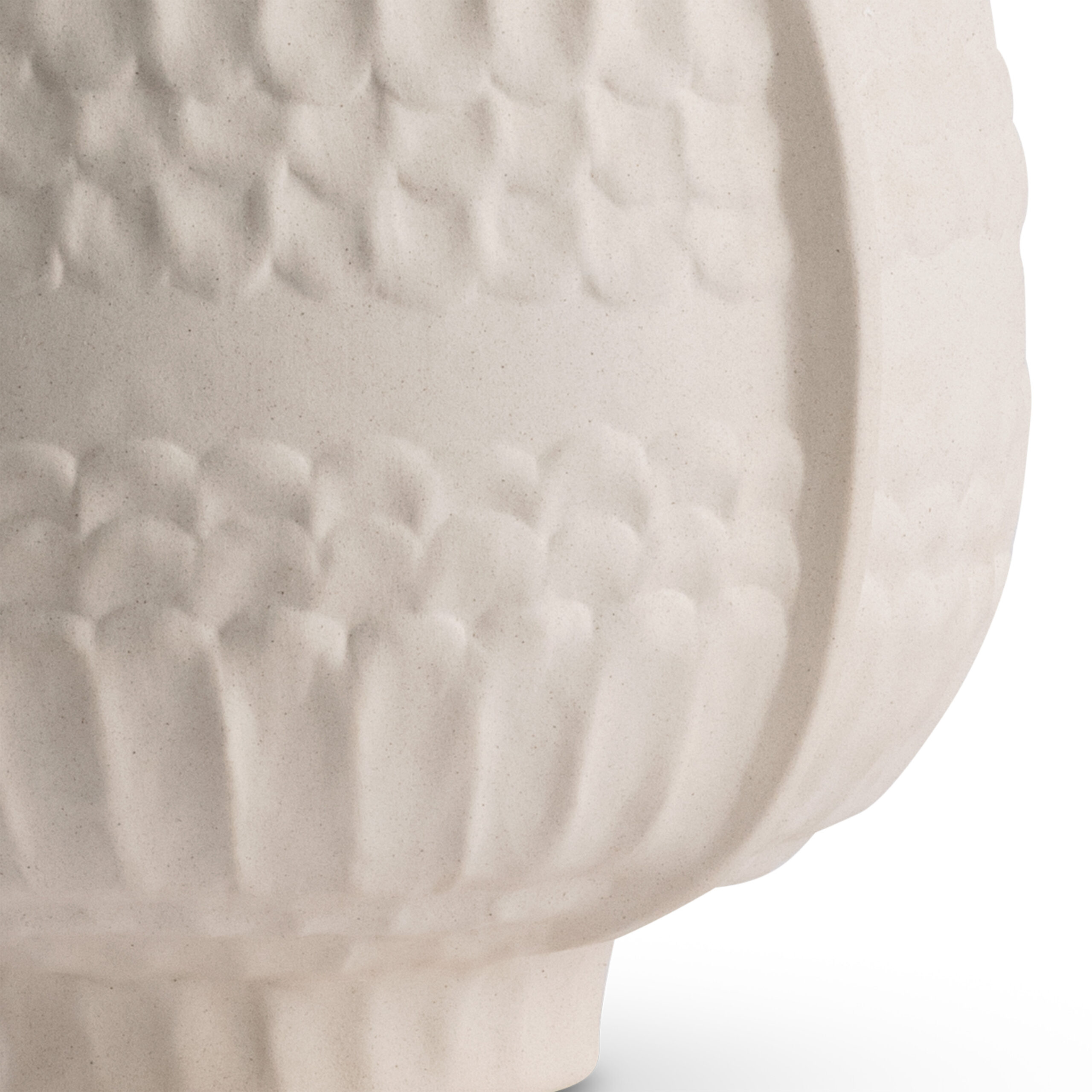 kate-white-ceramic-table-lamp-closeup-4701