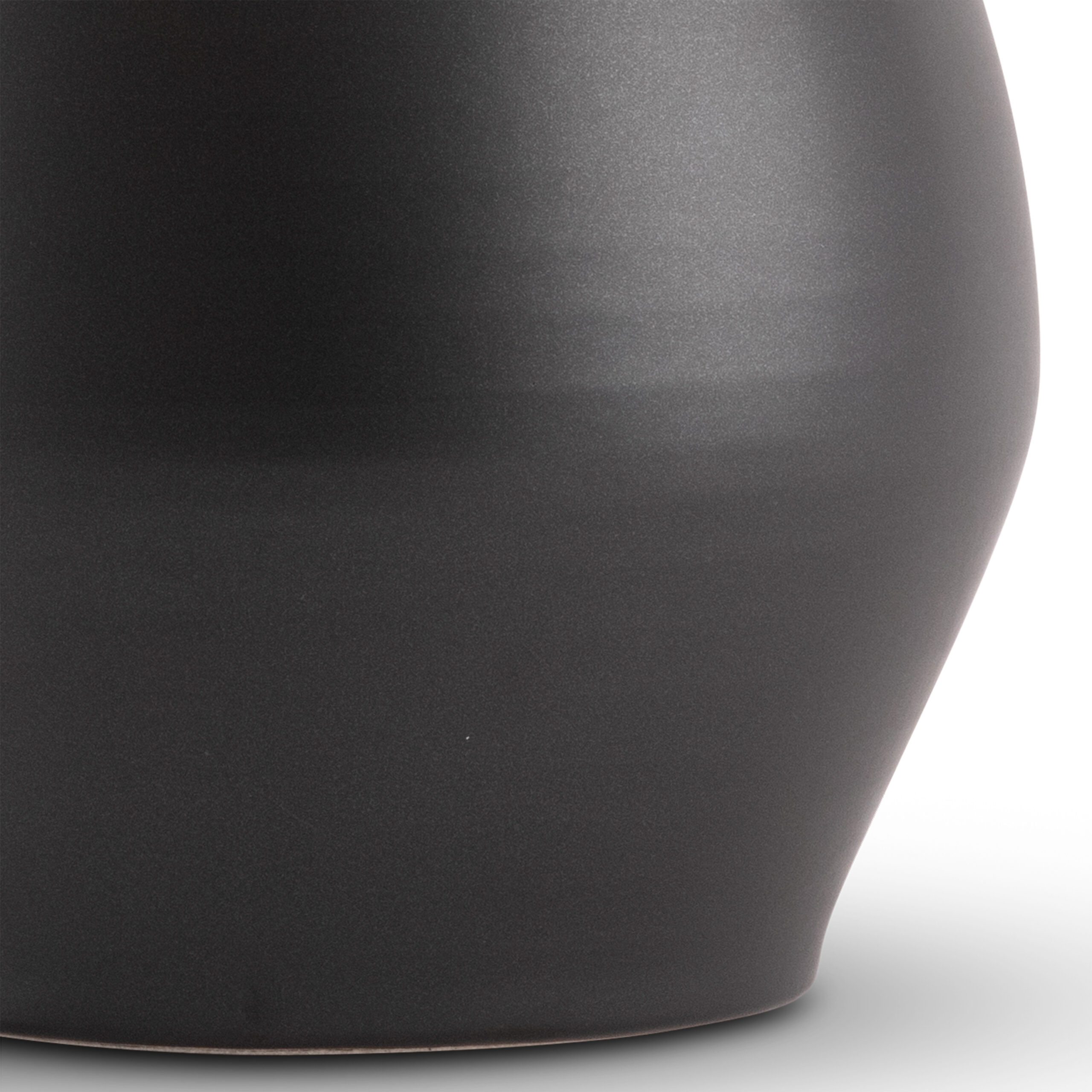 pavia-black-ceramic-table-lamp-closeup-4705