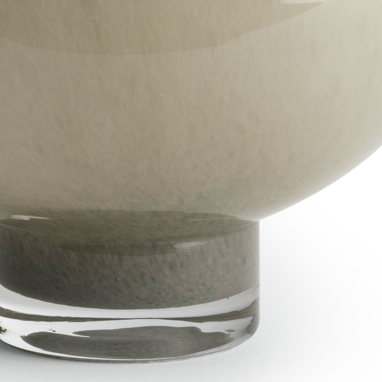 felino-small-beige-glass-vase-closeup-7215