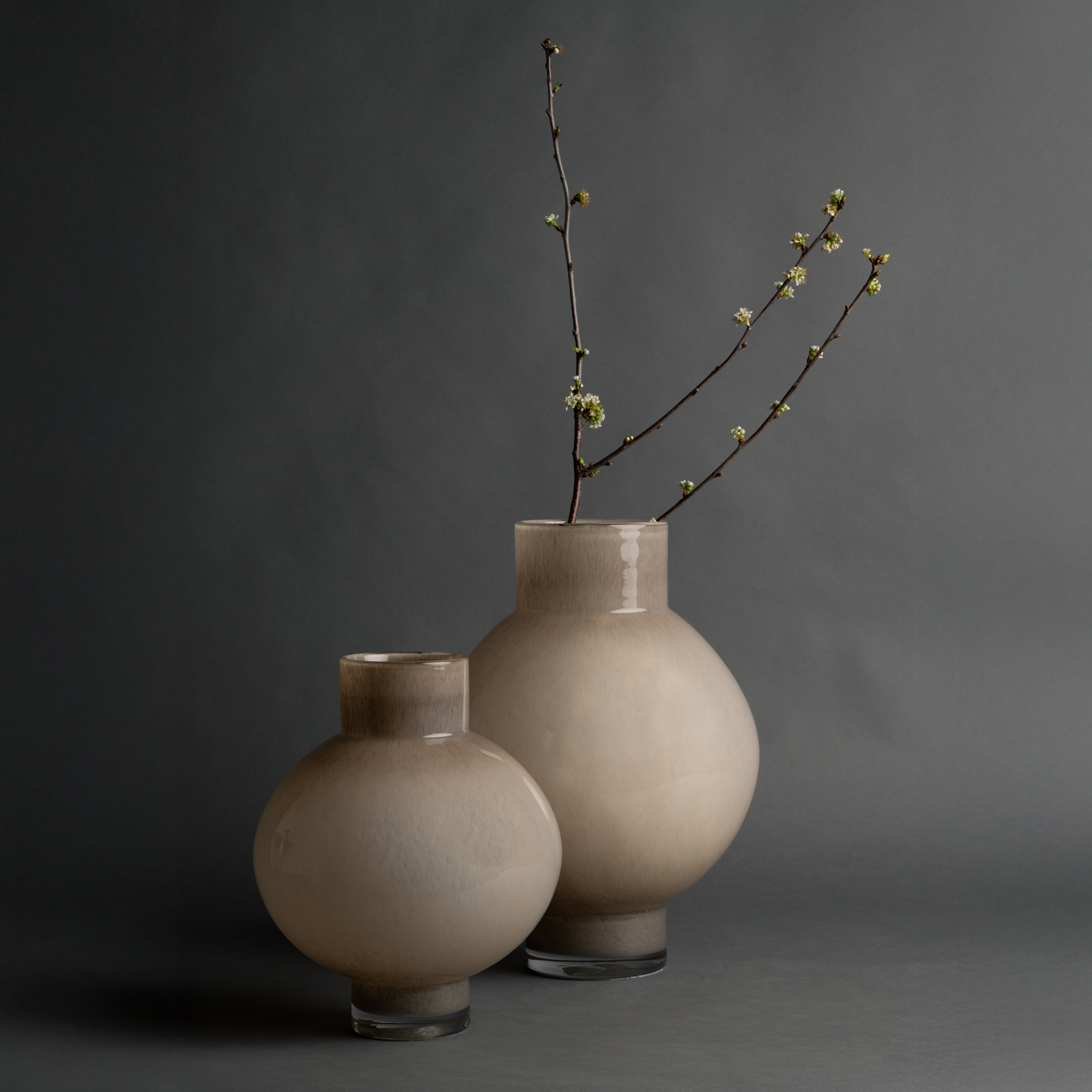 felino-small-beige-glass-vase-group-01-7215