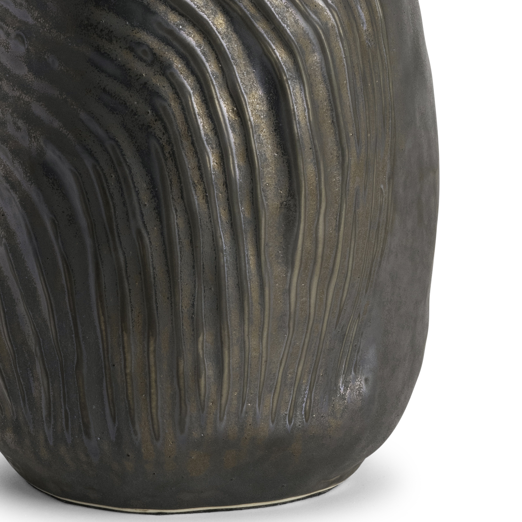 jonas-brown-ceramic-vase-closeup-7208