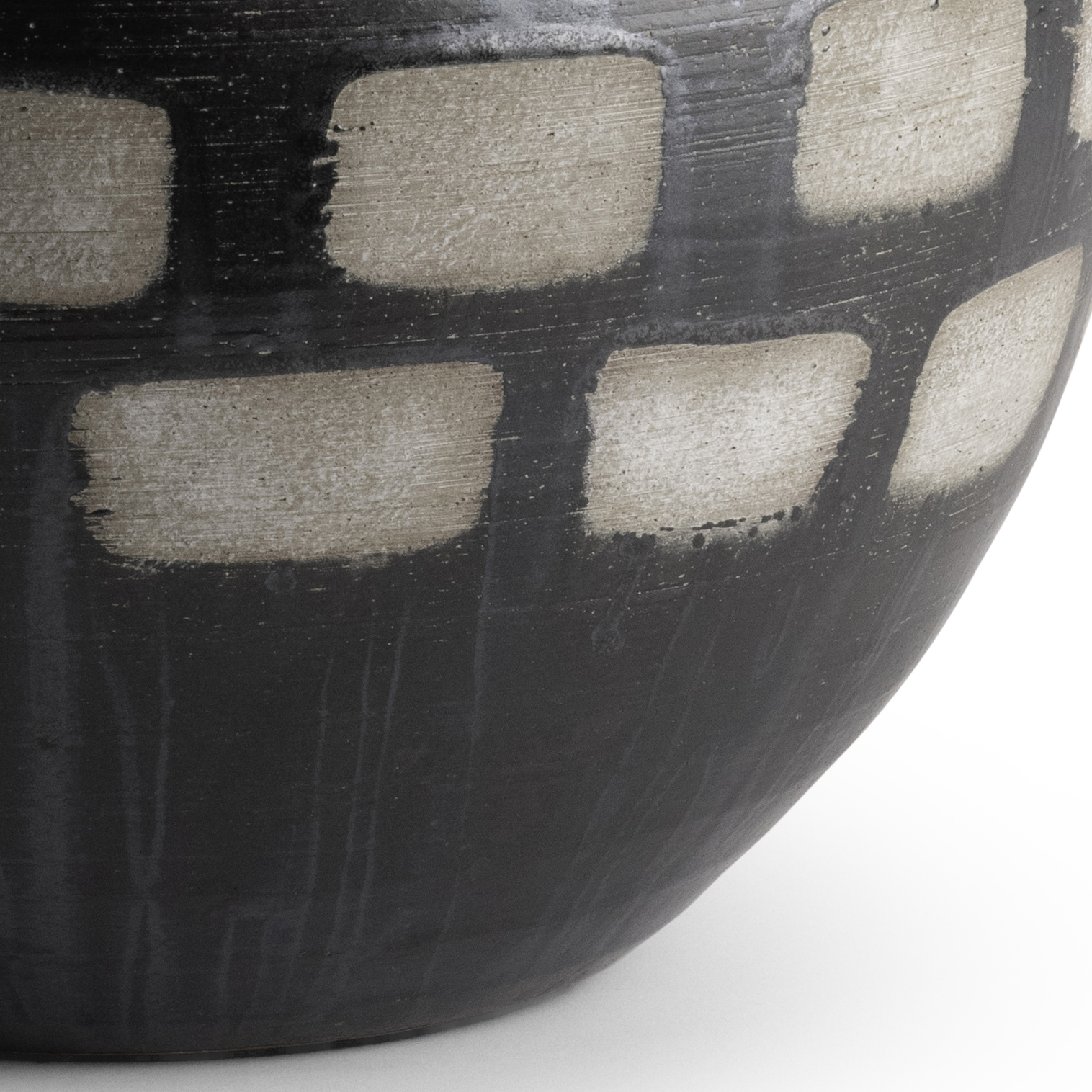 jude-brown-ceramic-vase-closeup-7202