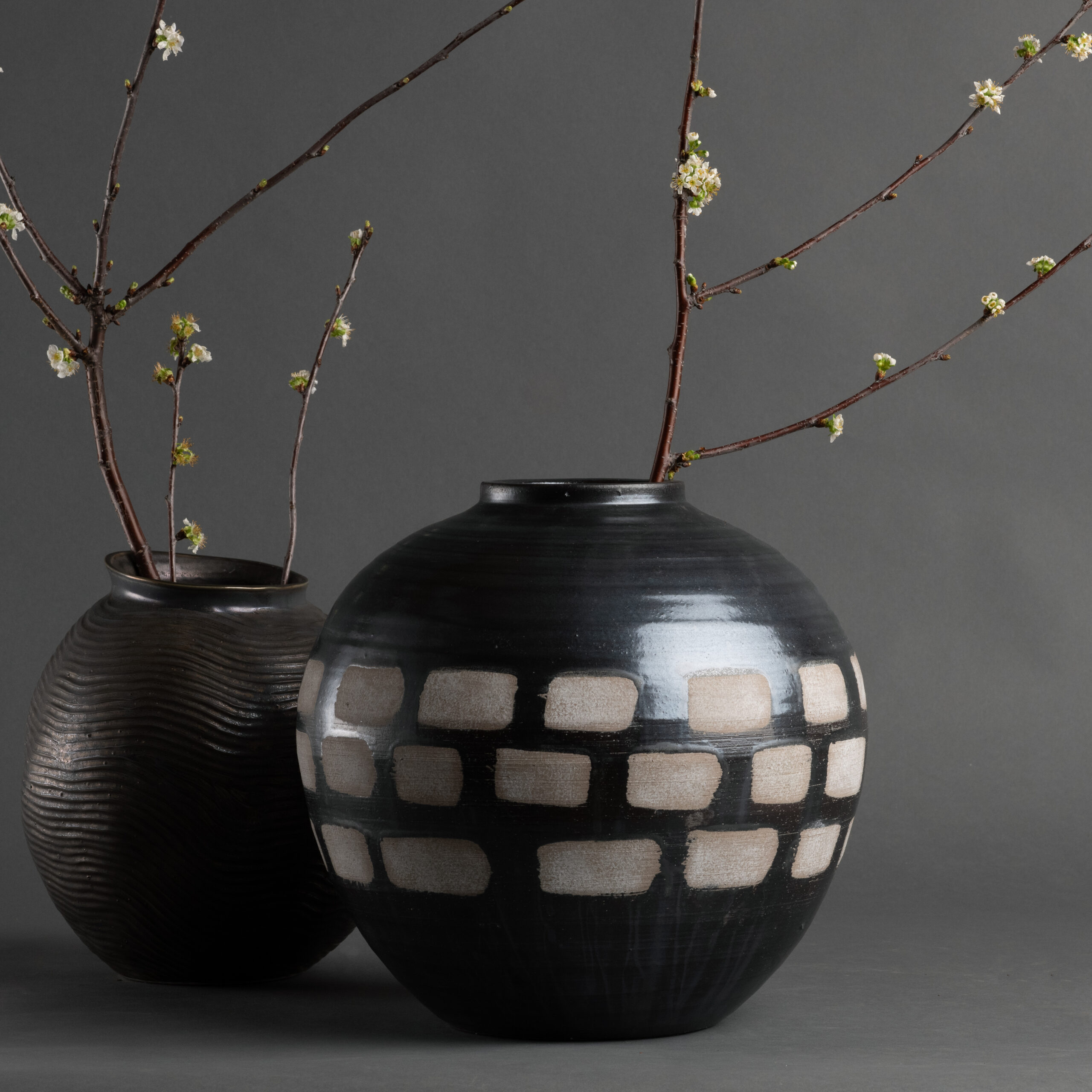 jude-brown-ceramic-vase-group-01-7202