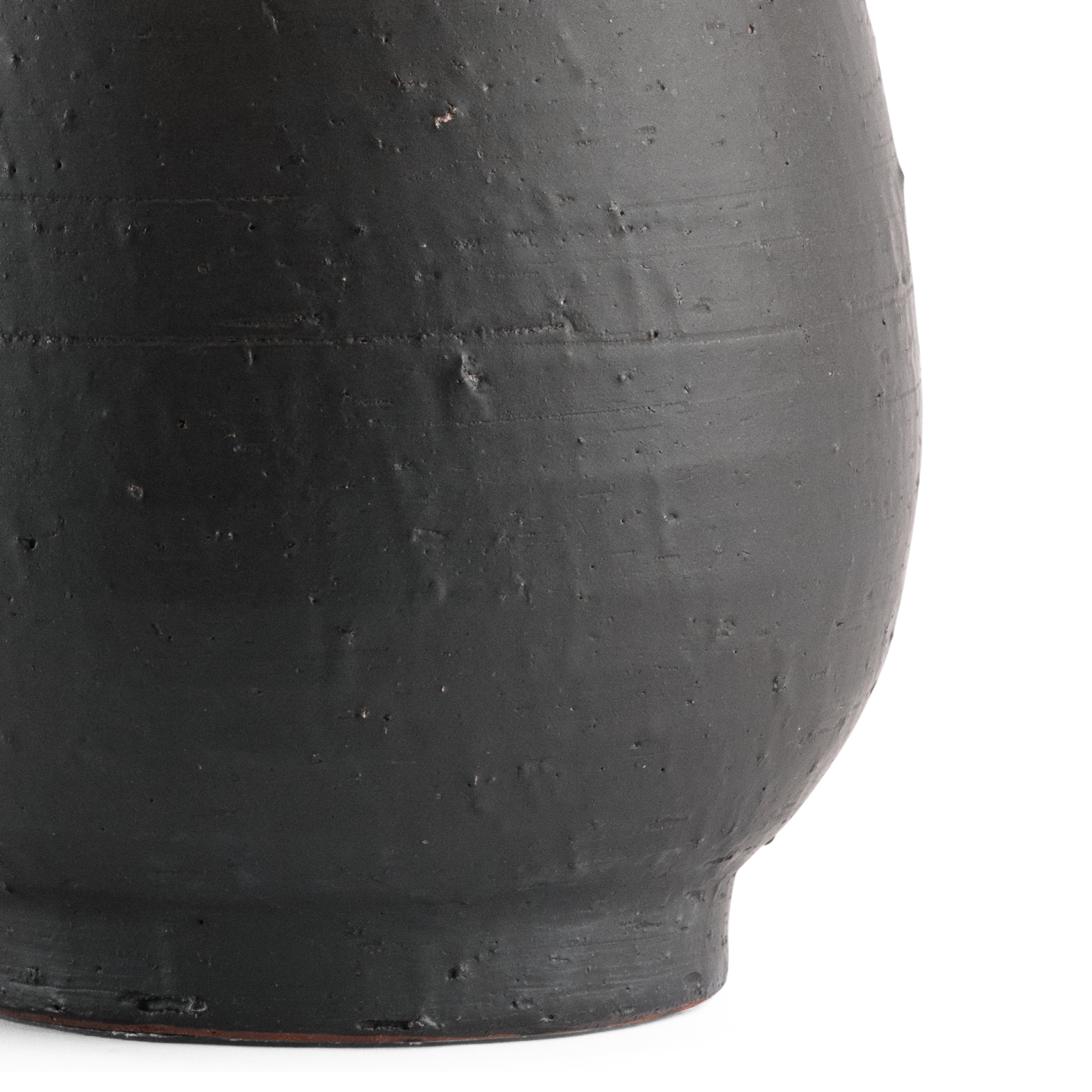 lettie-black-ceramic-table-lamp-closeup-4774