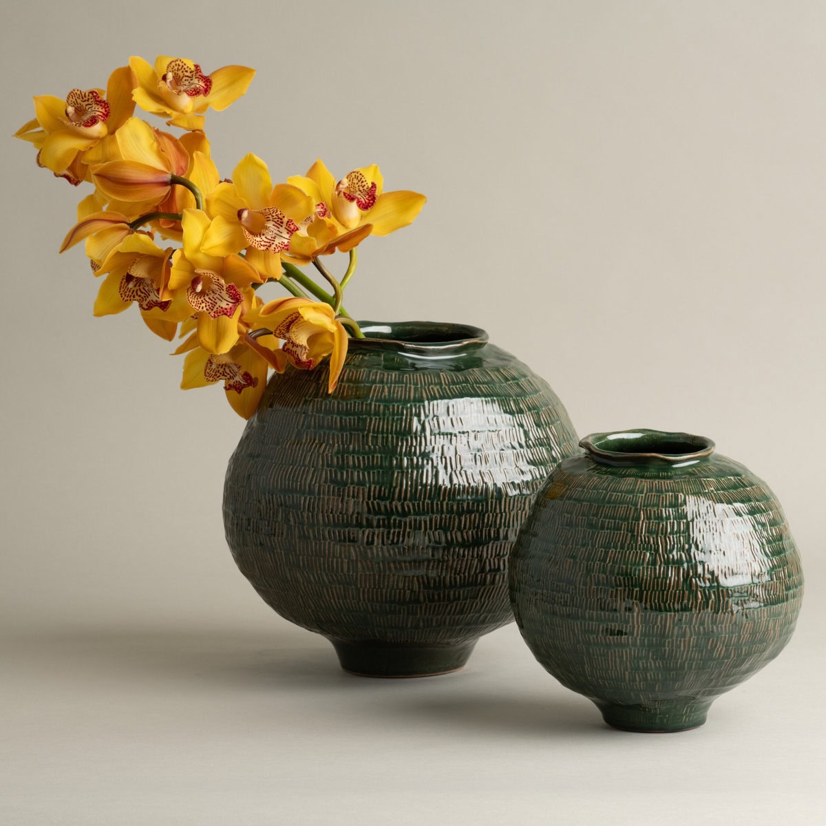 evan-small-green-ceramic-vase-group-02-7244