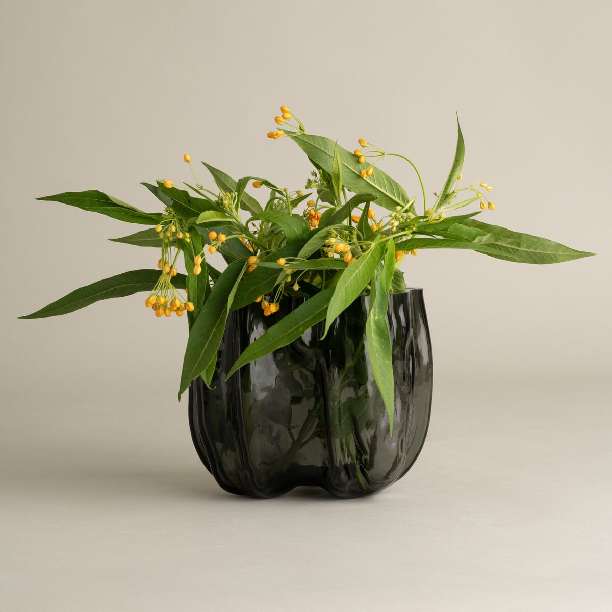 hudson-small-grey-glass-vase-group-01-7290