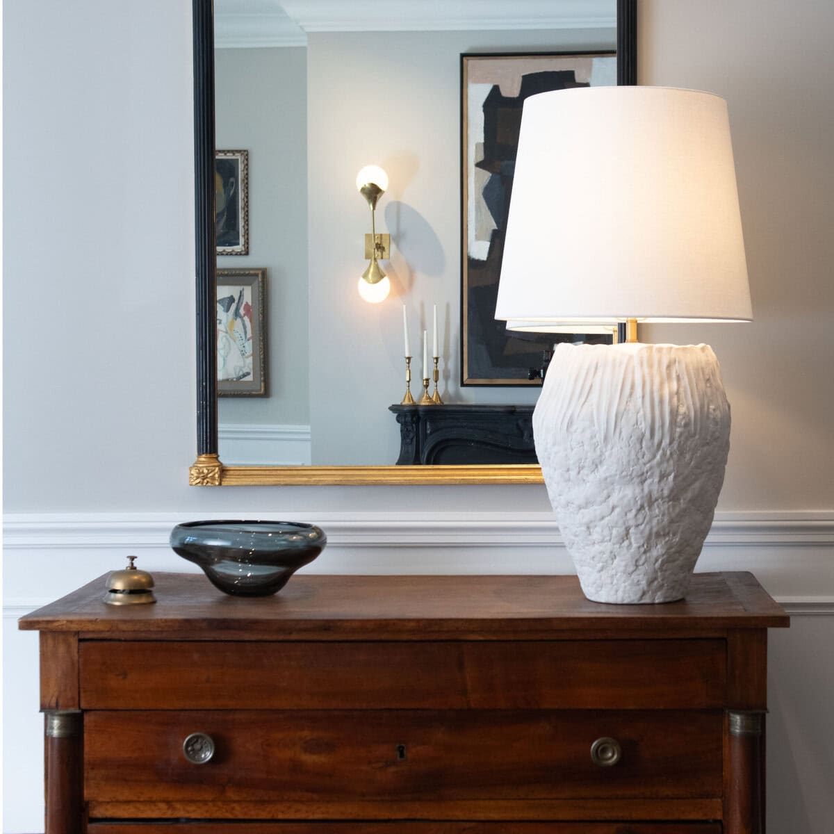 lark-white-ceramic-table-lamp-lifestyle-01-4810