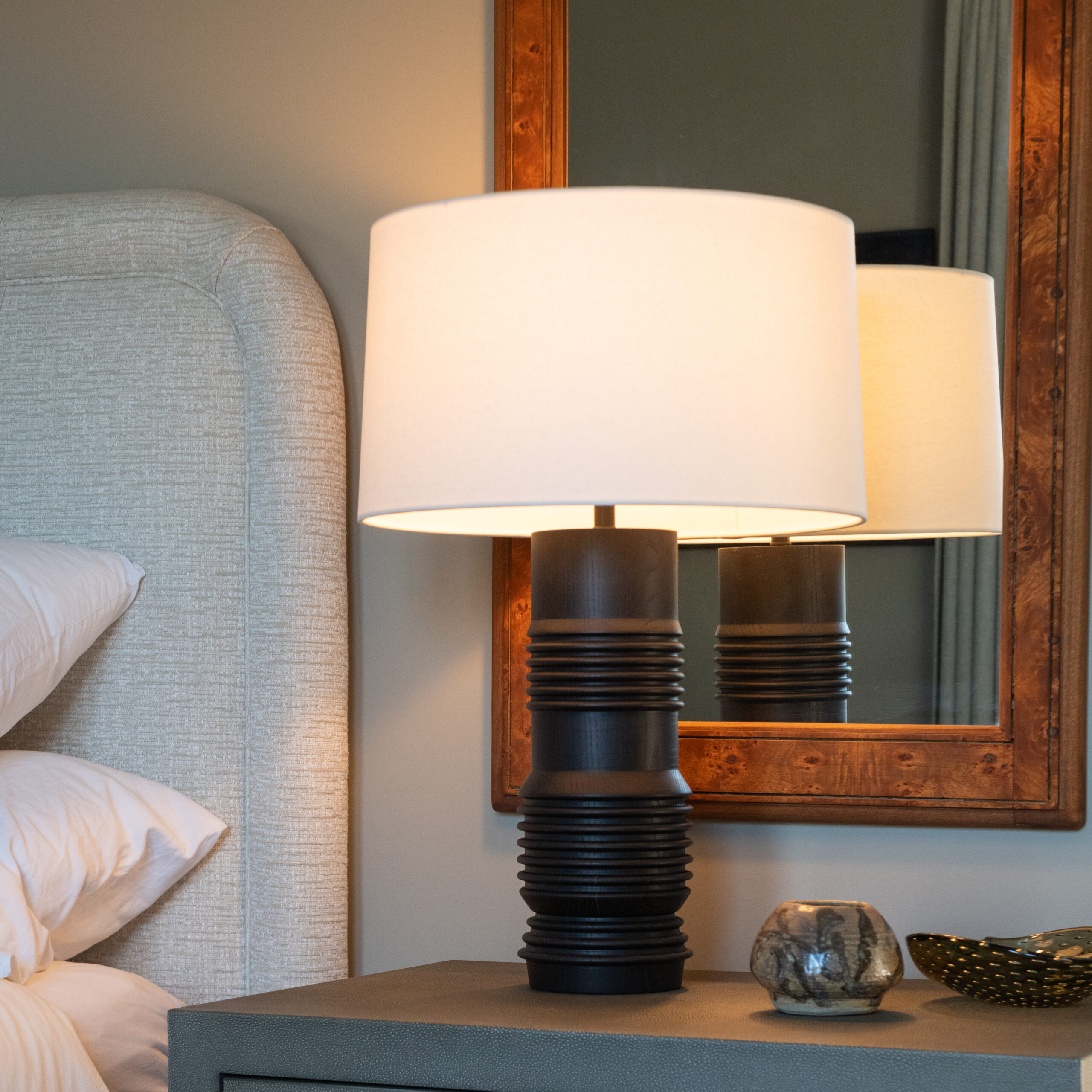 rita-black-wood-table-lamp-lifestyle-01-4745